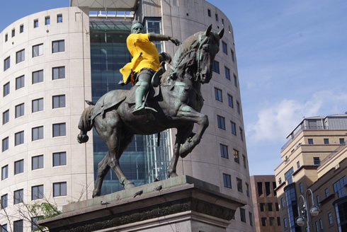 Yellow Tour Statue Leeds